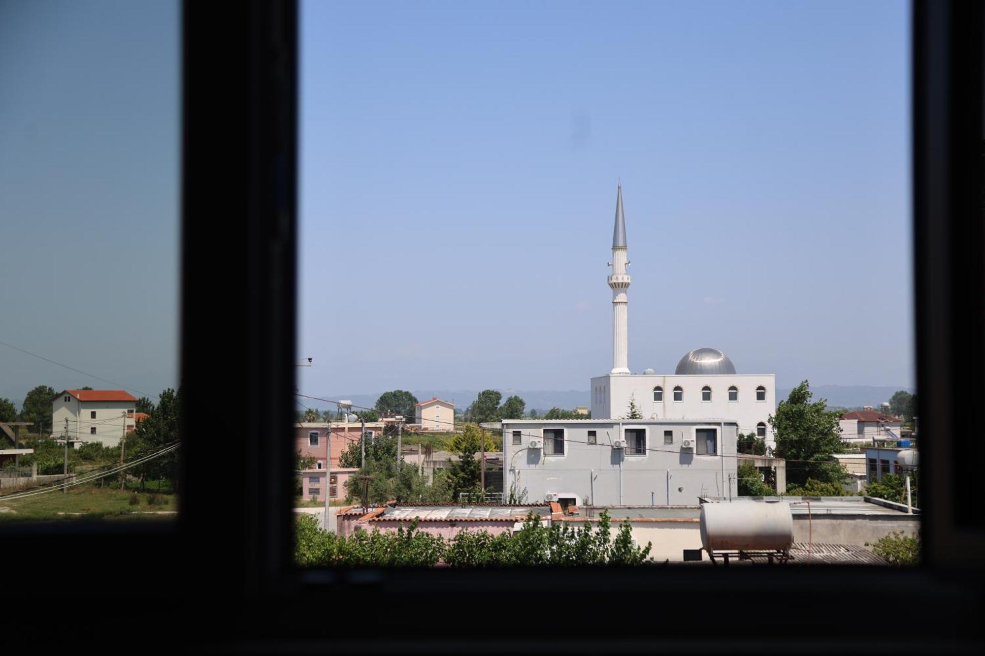 Kalpazo Tommy Durres Hotel Bisht Kamez
