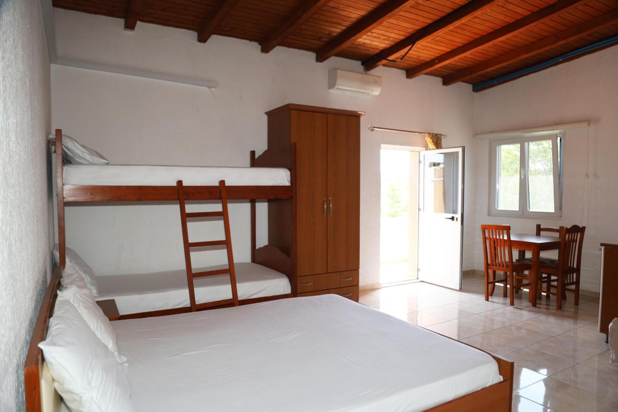 Kalpazo Tommy Durres 4*