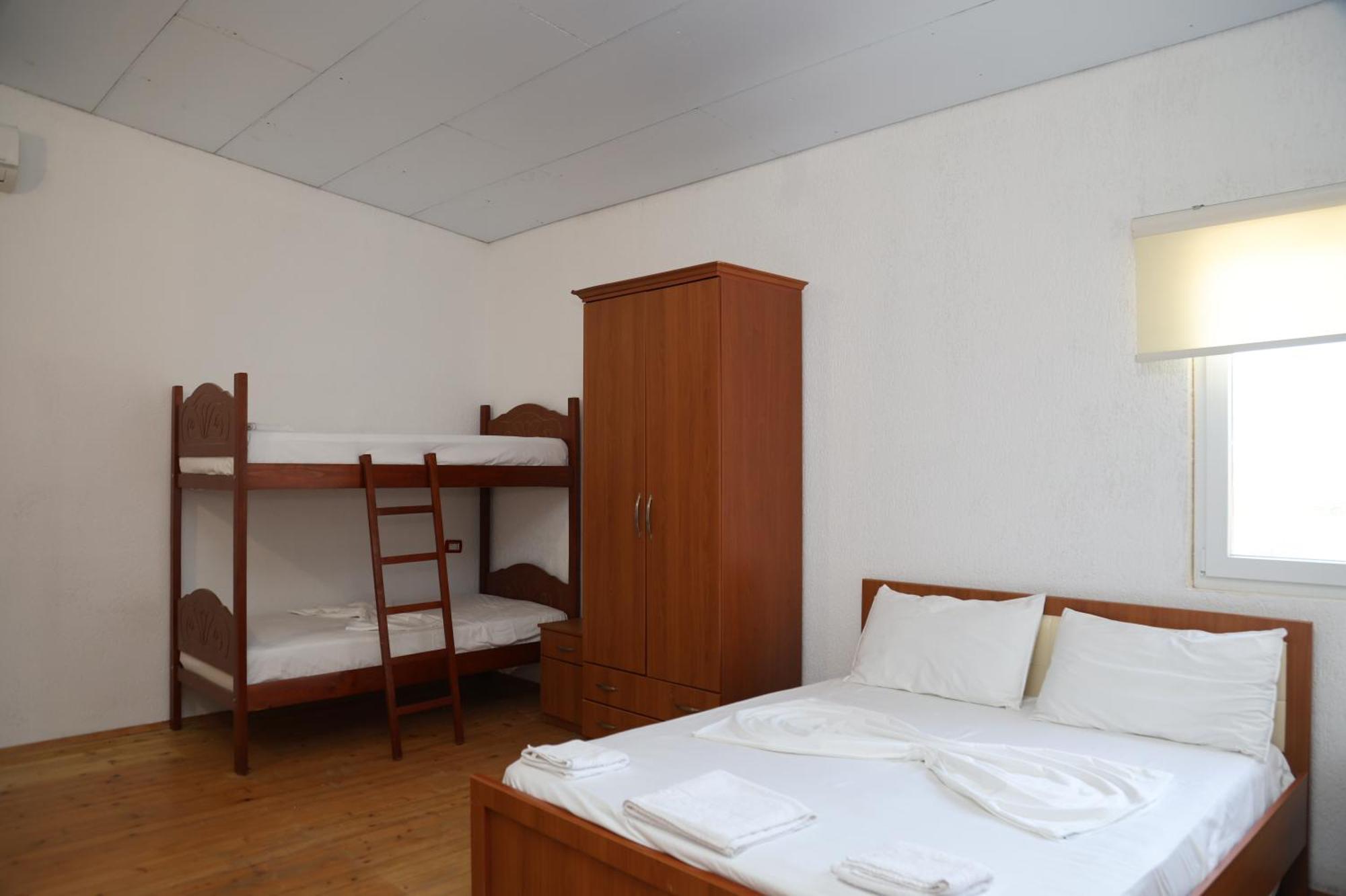 Kalpazo Tommy Durres Hotel Bisht Kamez