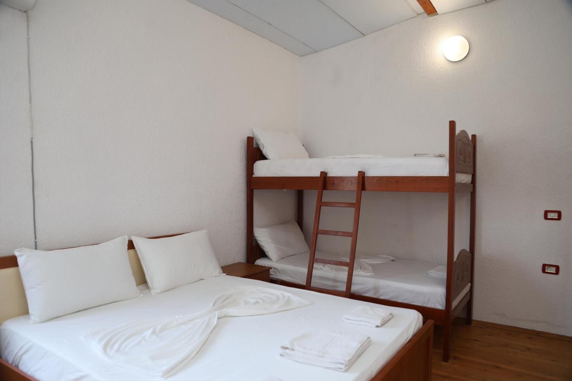 Kalpazo Tommy Durres 4*