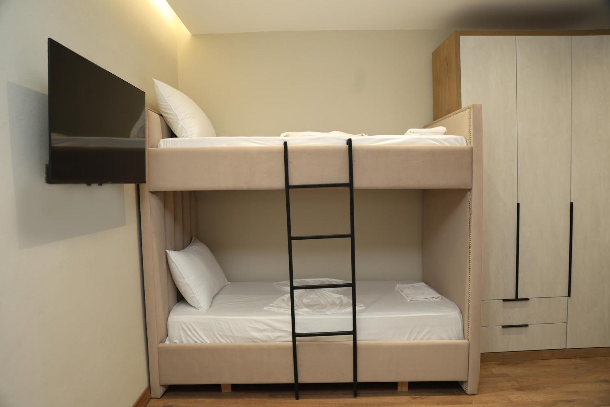 Kalpazo Tommy Durres 4*