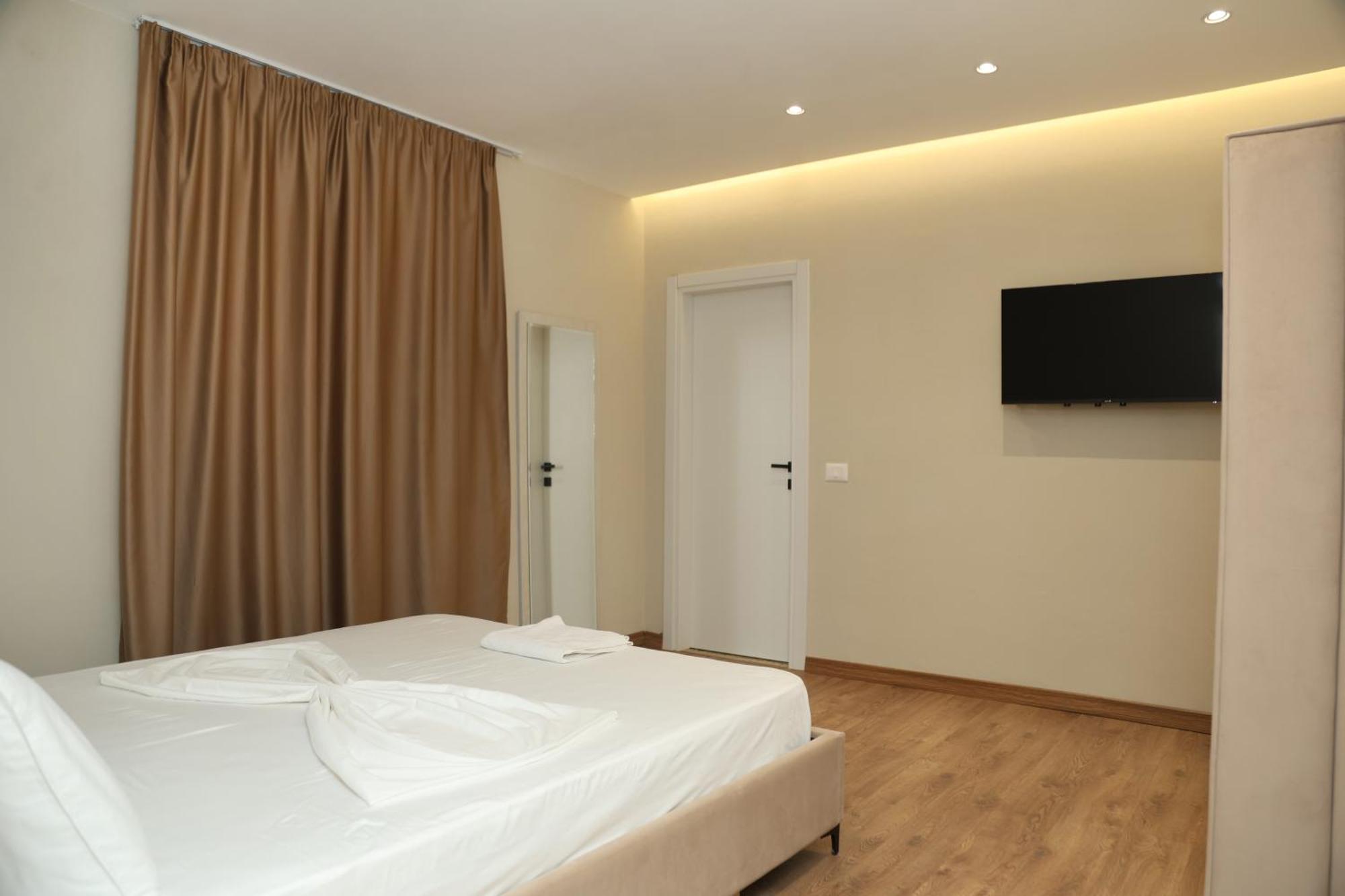 Kalpazo Tommy Durres Hotel 4*