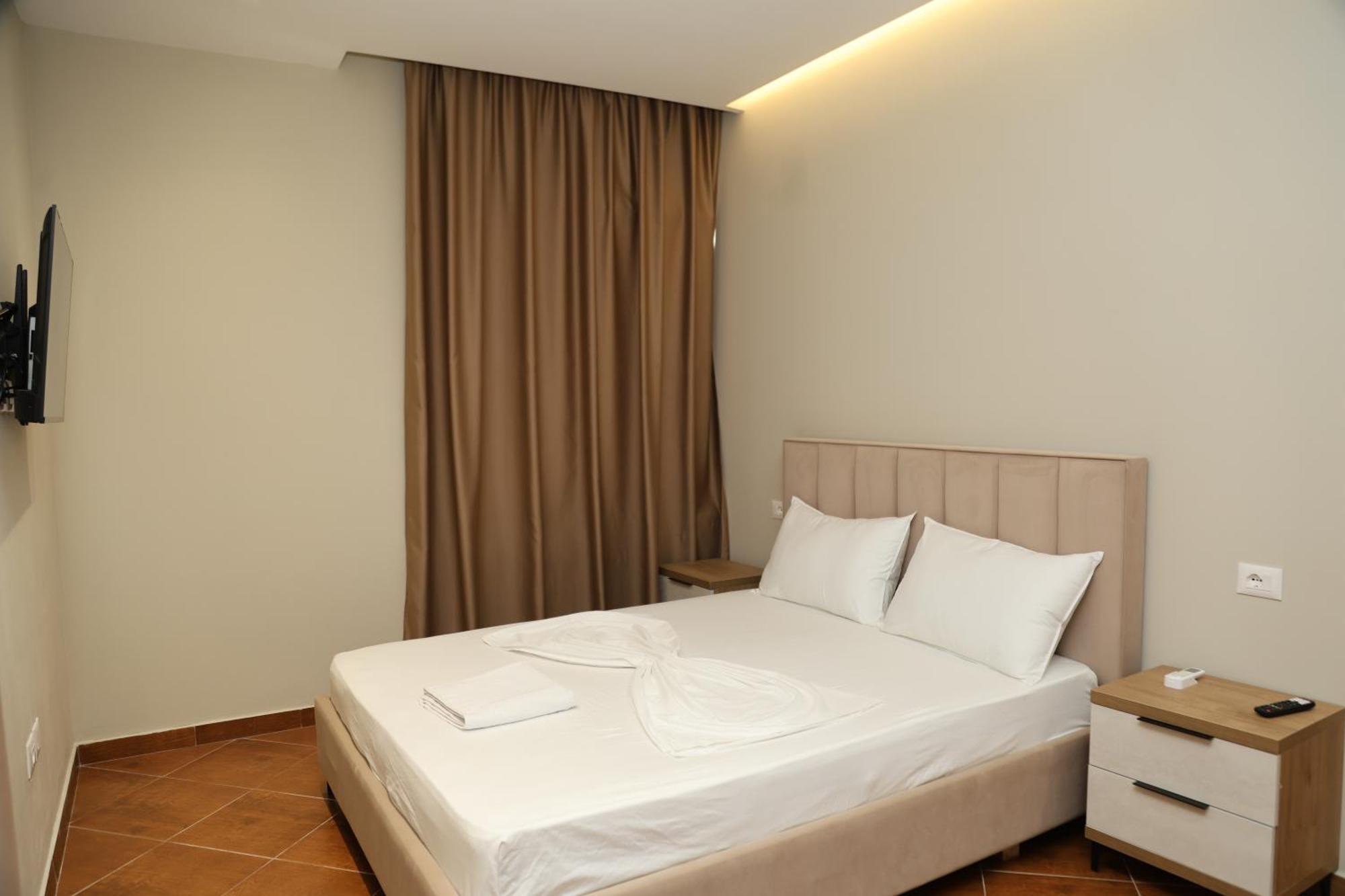 Kalpazo Tommy Durres 4*