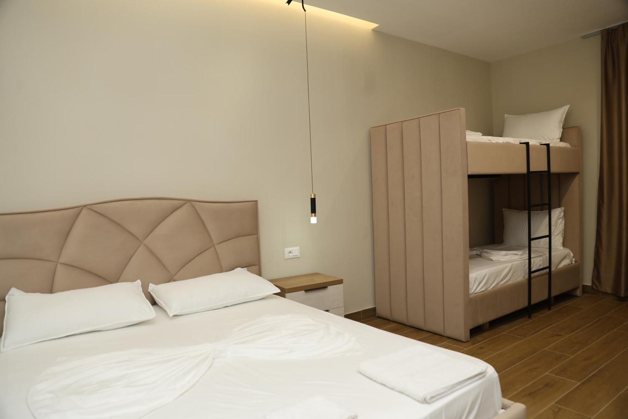 Kalpazo Tommy Durres Hotel Bisht Kamez