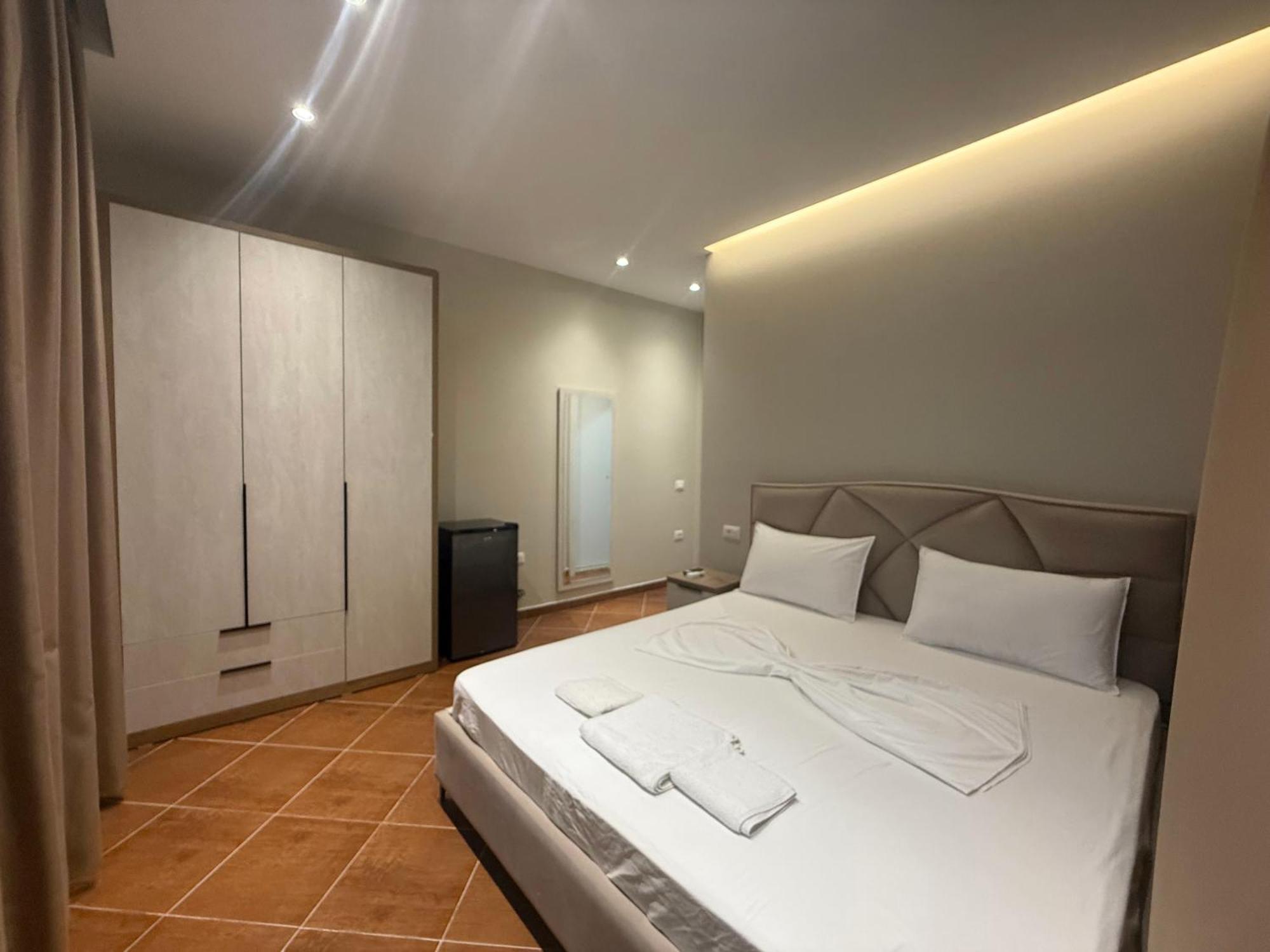 Kalpazo Tommy Durres 4*
